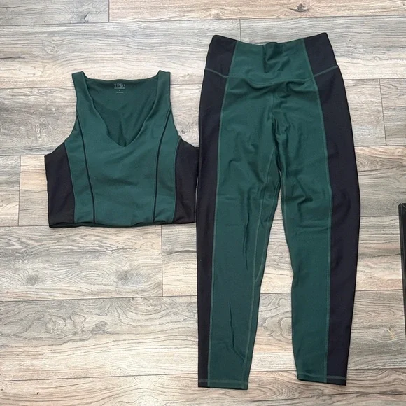 Women’s Two-Piece Green & Black Active Leggings Set - Picture 1 of 3